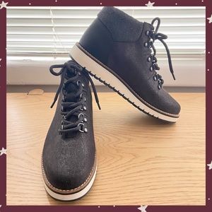 NWOT White Mountain Shimmer Lace-up boots
